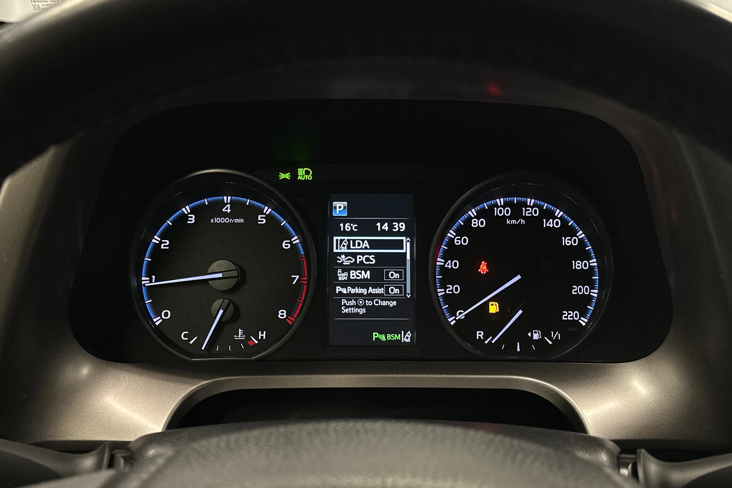 met. hopea Toyota RAV4 2018 kuva 23.