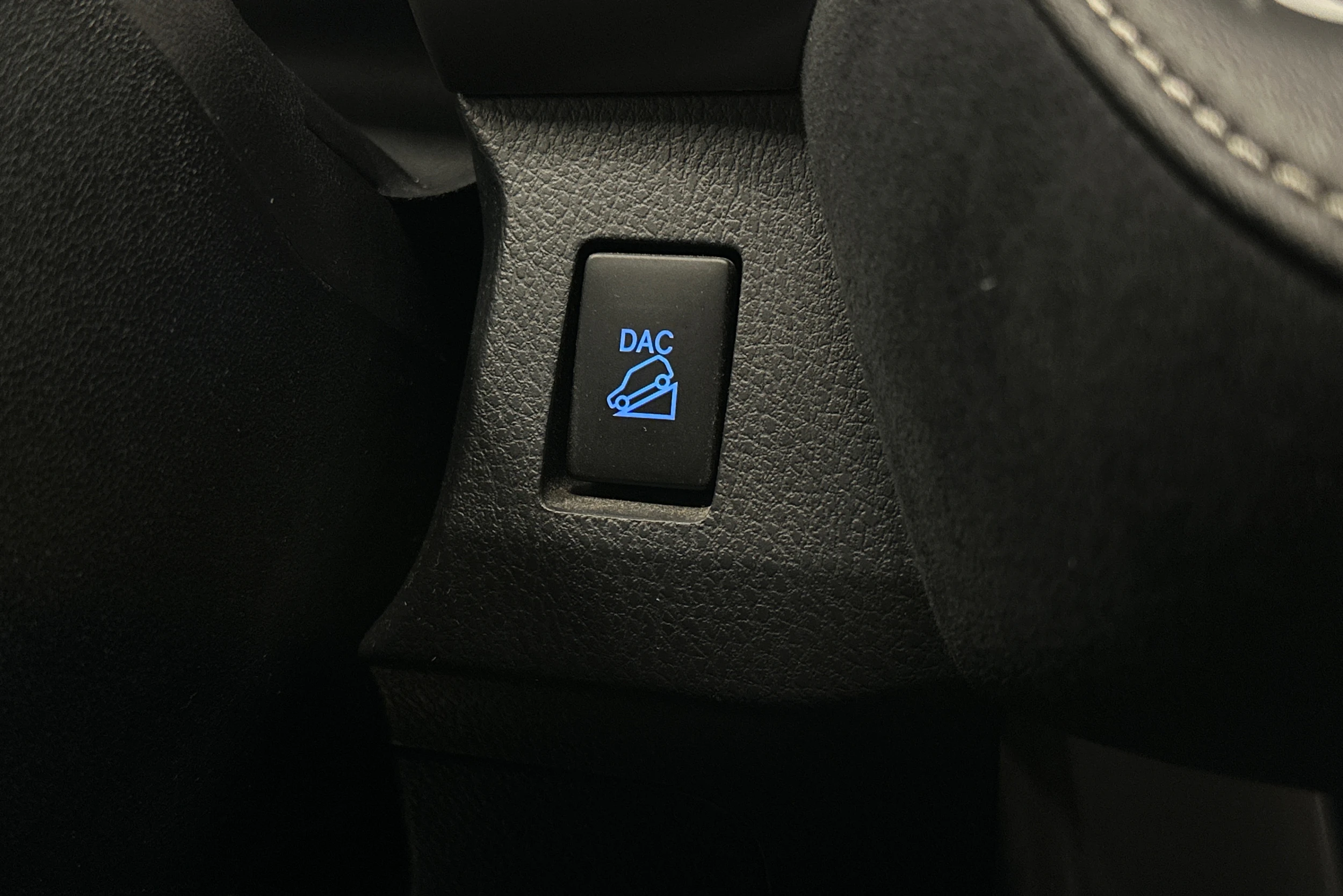 met. hopea Toyota RAV4 2018 kuva 27.