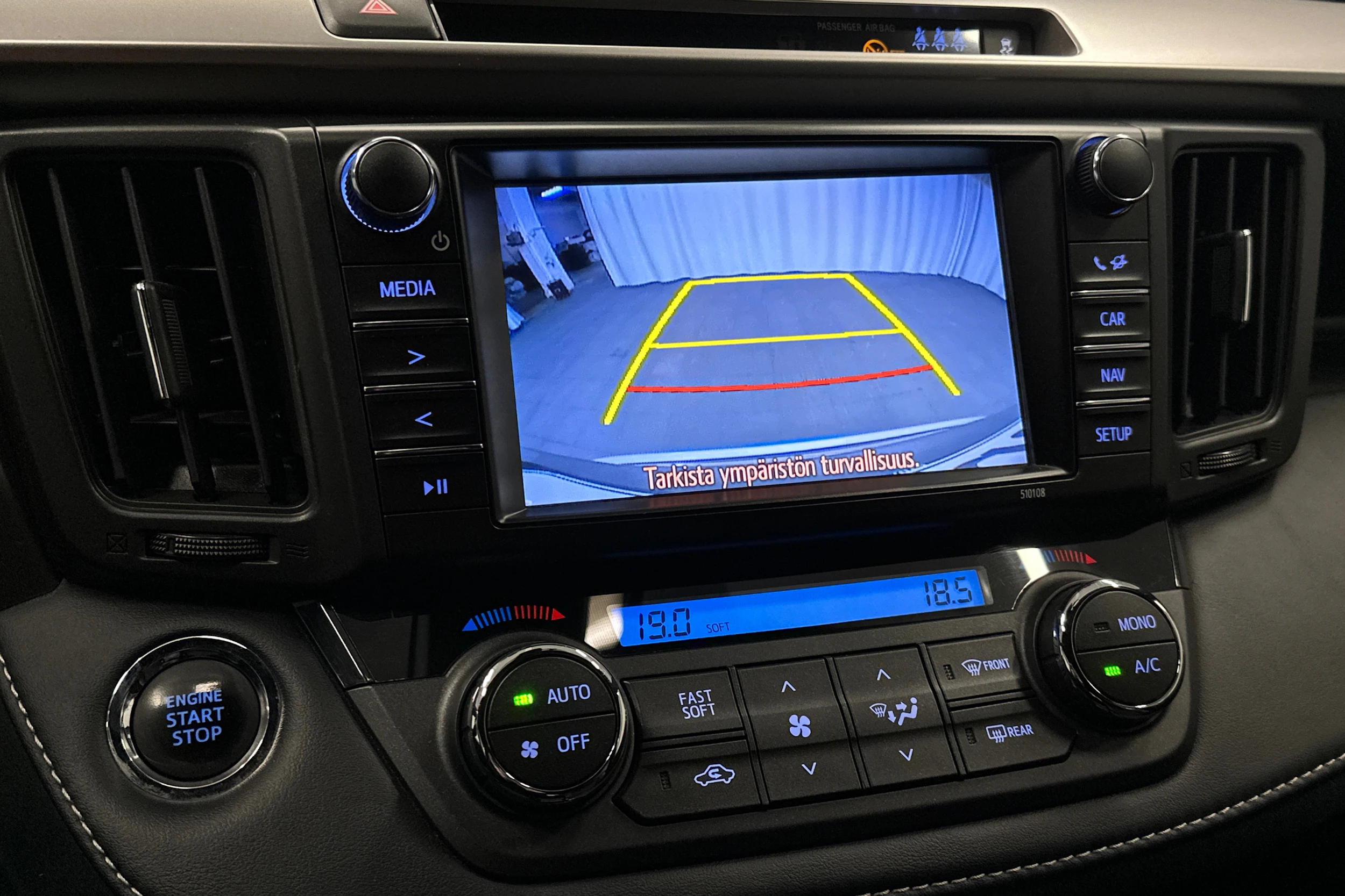 met. hopea Toyota RAV4 2018 kuva 28.