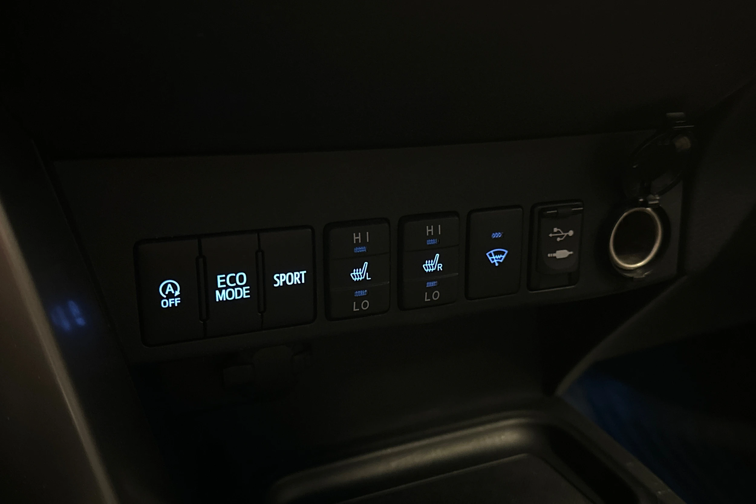 met. hopea Toyota RAV4 2018 kuva 29.