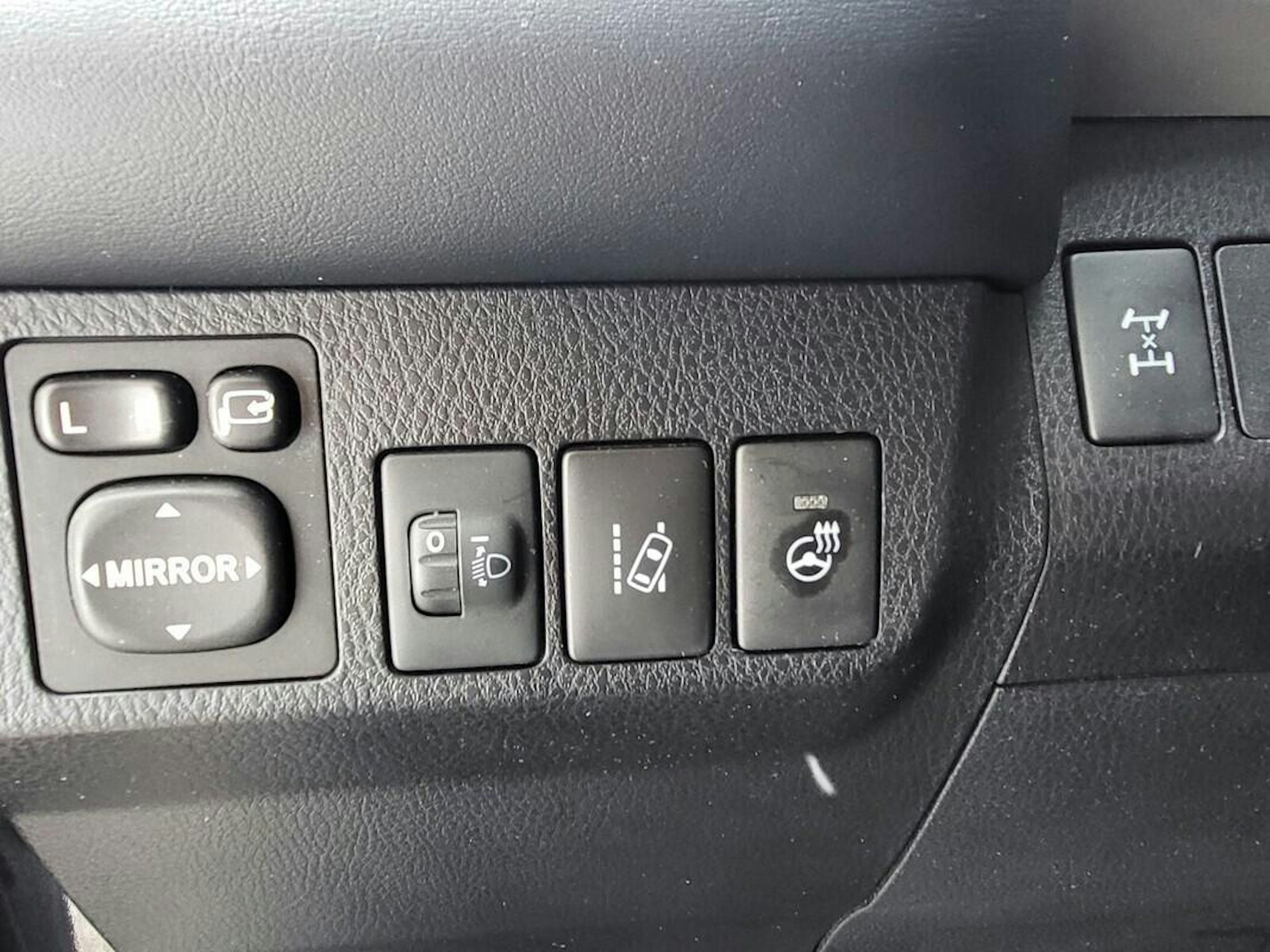 musta Toyota RAV4 2018 kuva 7.