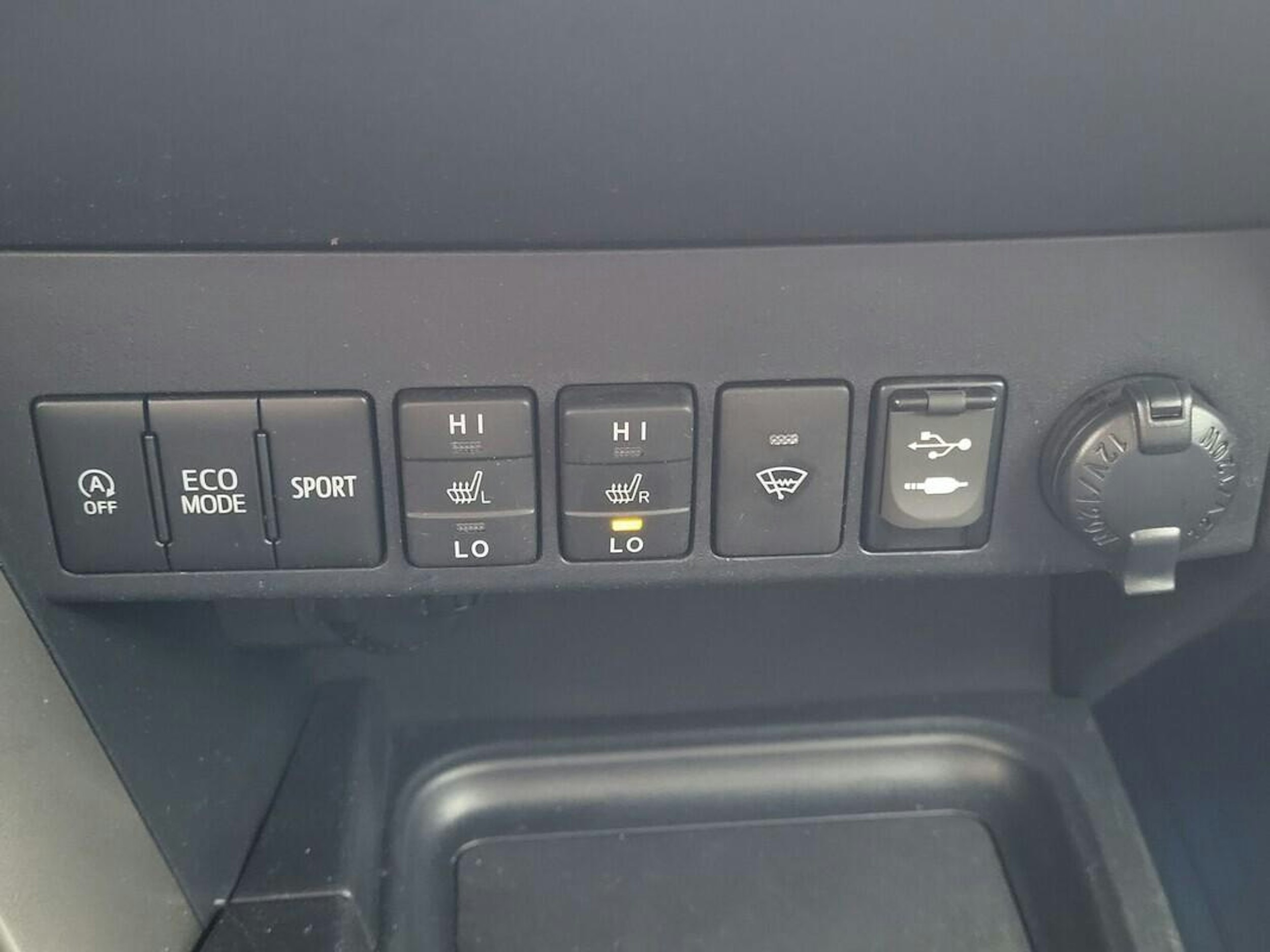 musta Toyota RAV4 2018 kuva 9.