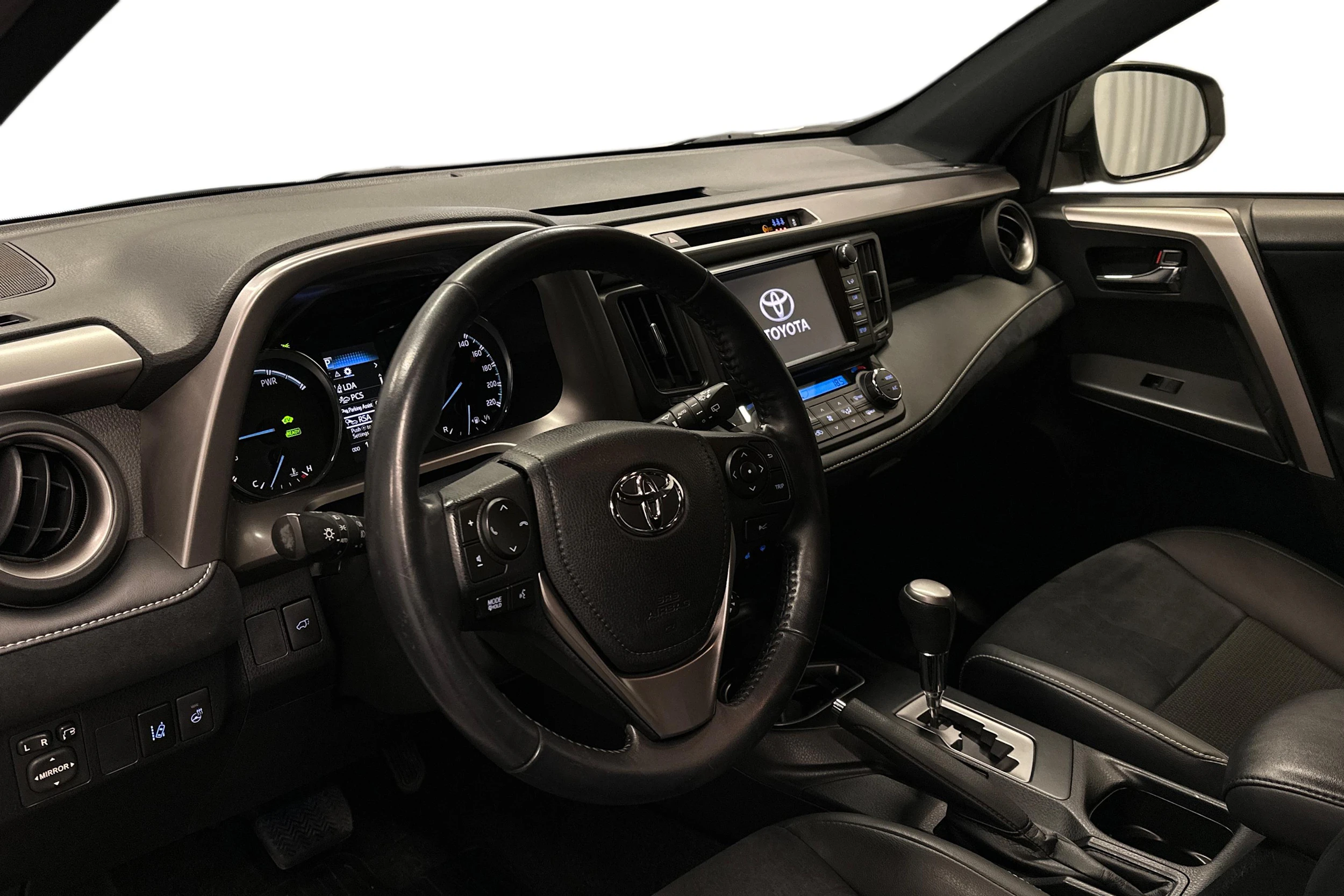 valkoinen Toyota RAV4 2018 kuva 8.