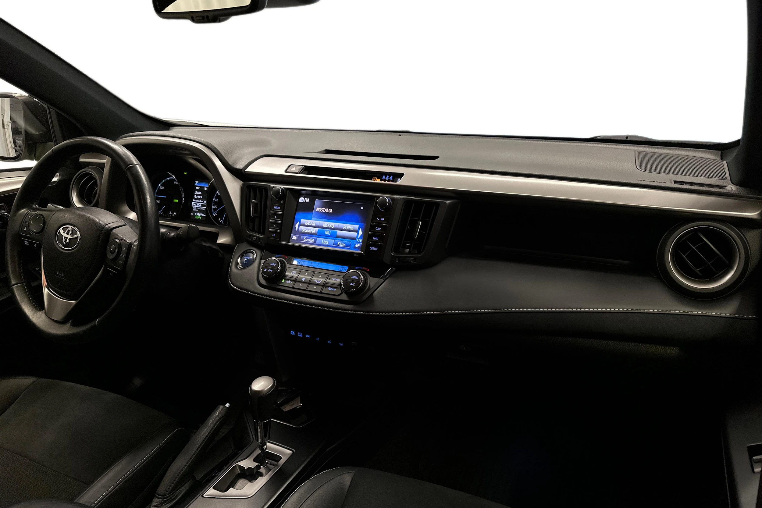 valkoinen Toyota RAV4 2018 kuva 9.