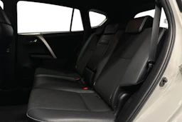 valkoinen Toyota RAV4 2018 kuva 11.