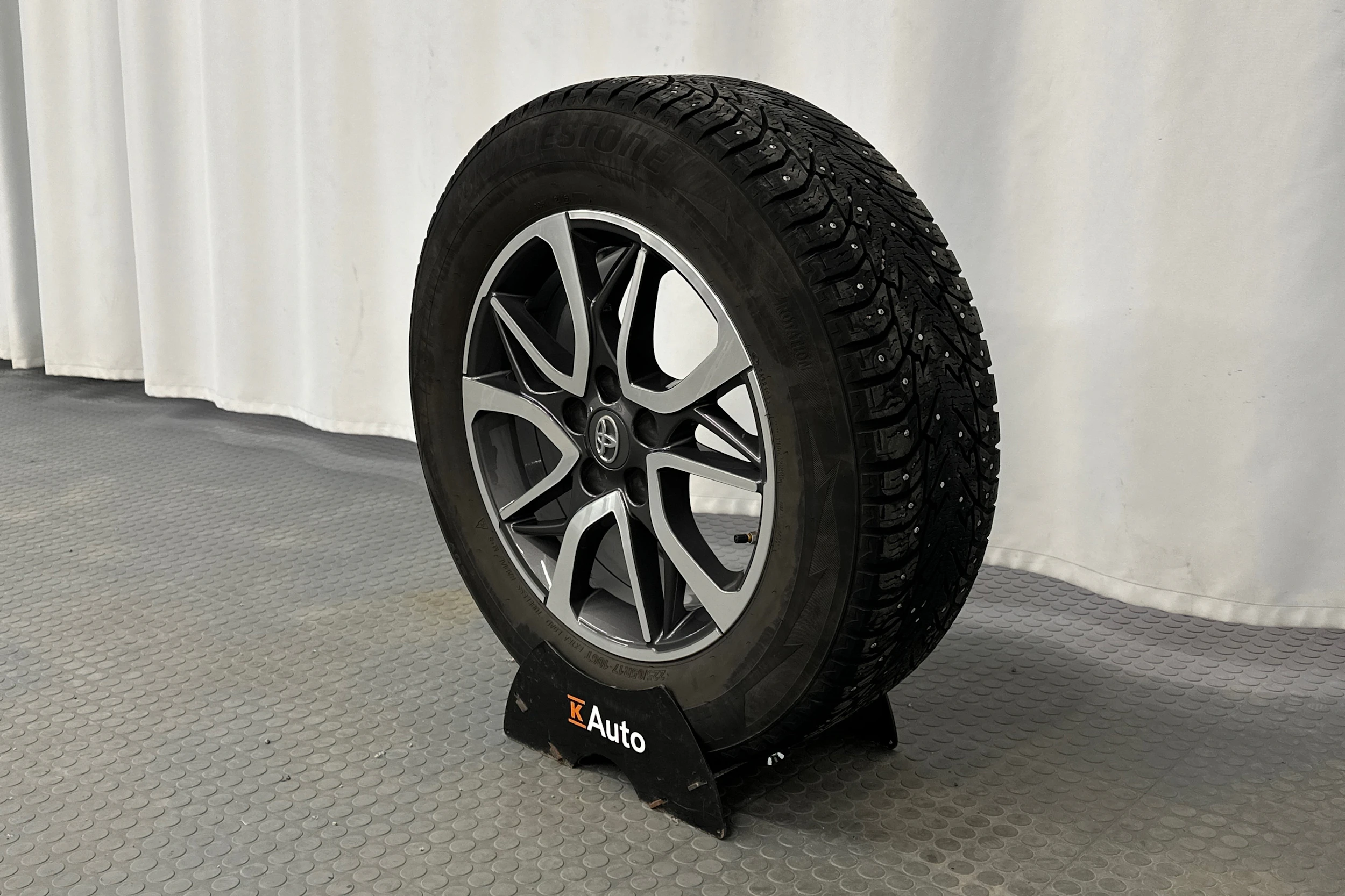 valkoinen Toyota RAV4 2018 kuva 13.