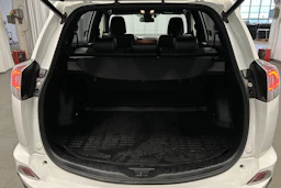 valkoinen Toyota RAV4 2018 kuva 15.