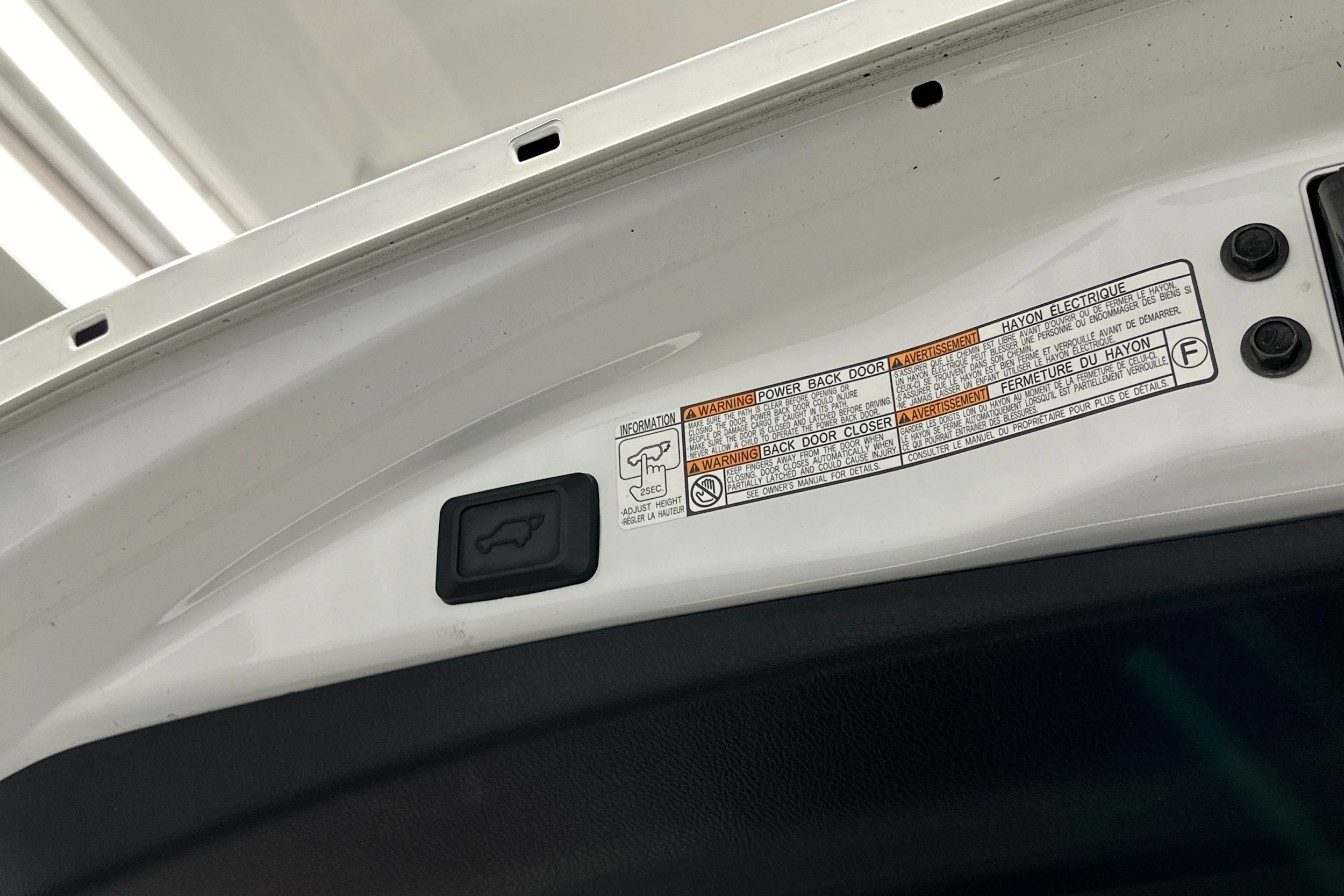 valkoinen Toyota RAV4 2018 kuva 16.