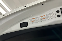 valkoinen Toyota RAV4 2018 kuva 16.