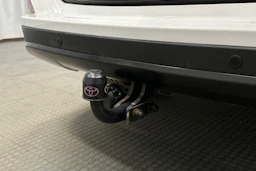 valkoinen Toyota RAV4 2018 kuva 17.