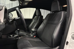 valkoinen Toyota RAV4 2018 kuva 18.