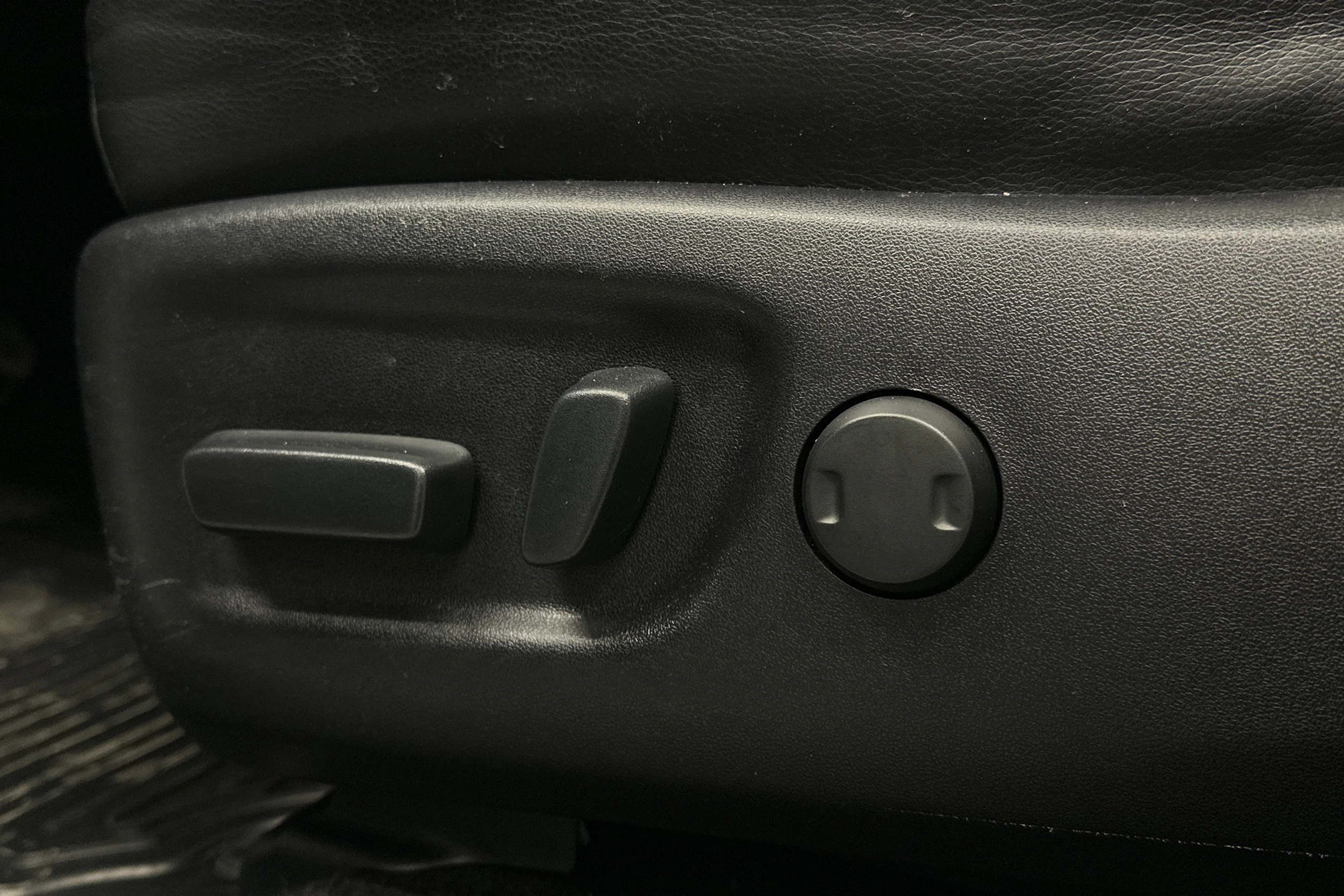 valkoinen Toyota RAV4 2018 kuva 19.