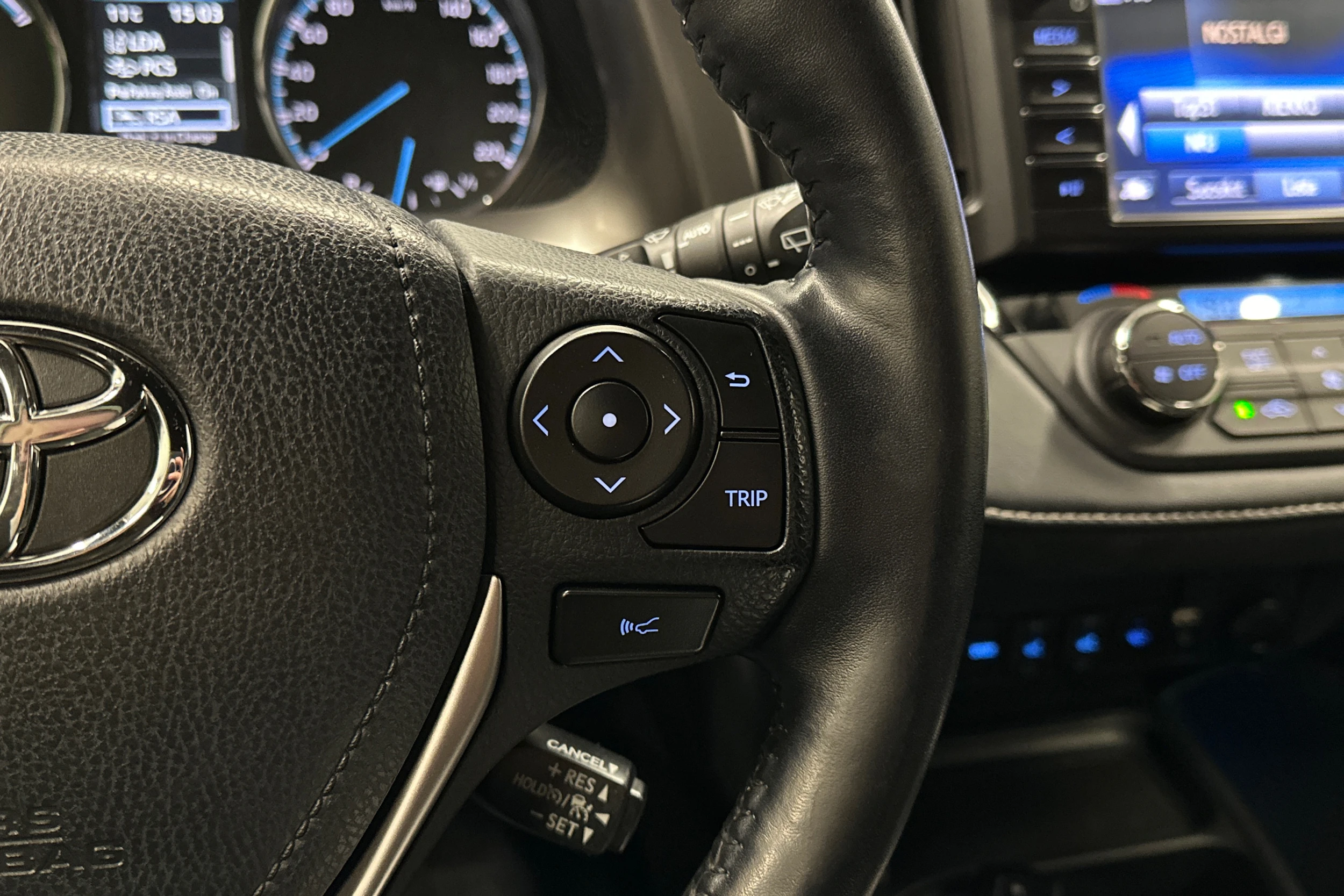 valkoinen Toyota RAV4 2018 kuva 22.