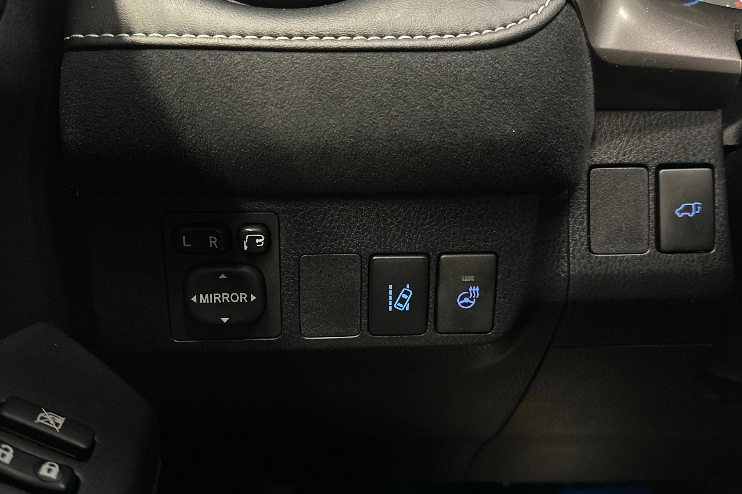 valkoinen Toyota RAV4 2018 kuva 23.