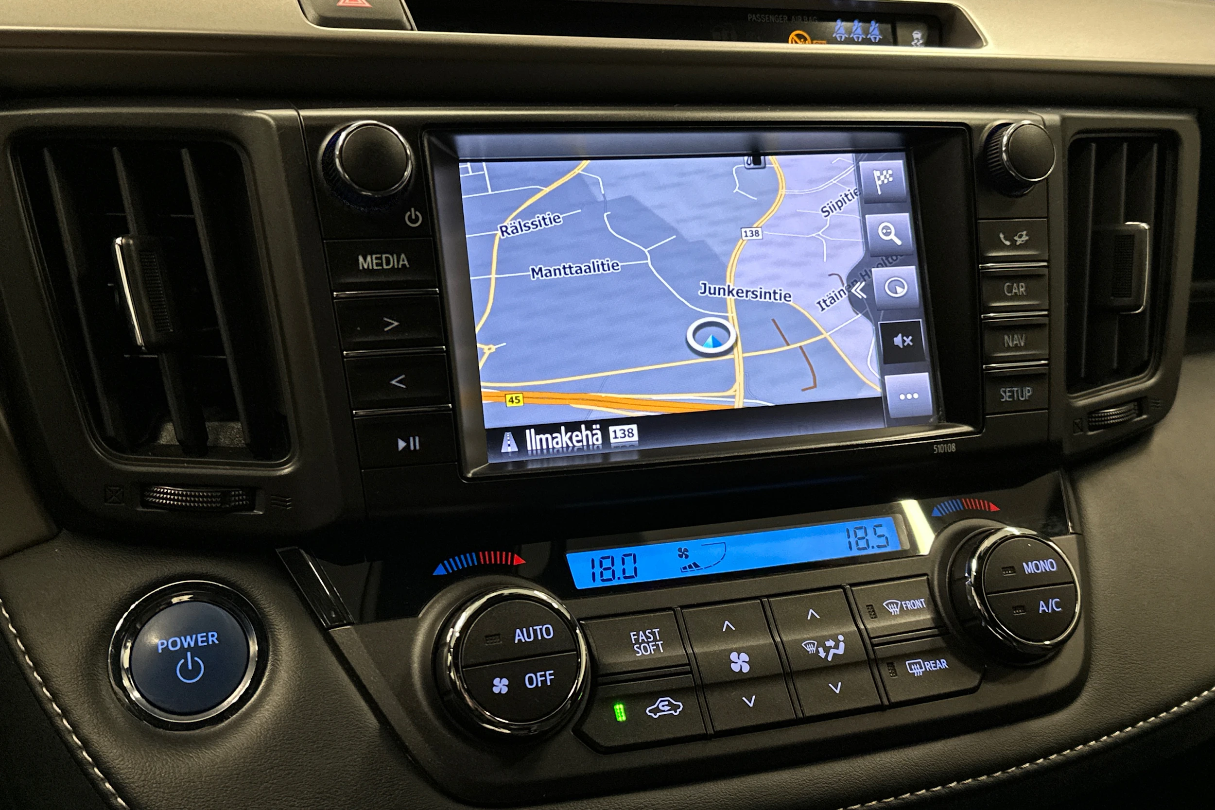 valkoinen Toyota RAV4 2018 kuva 29.