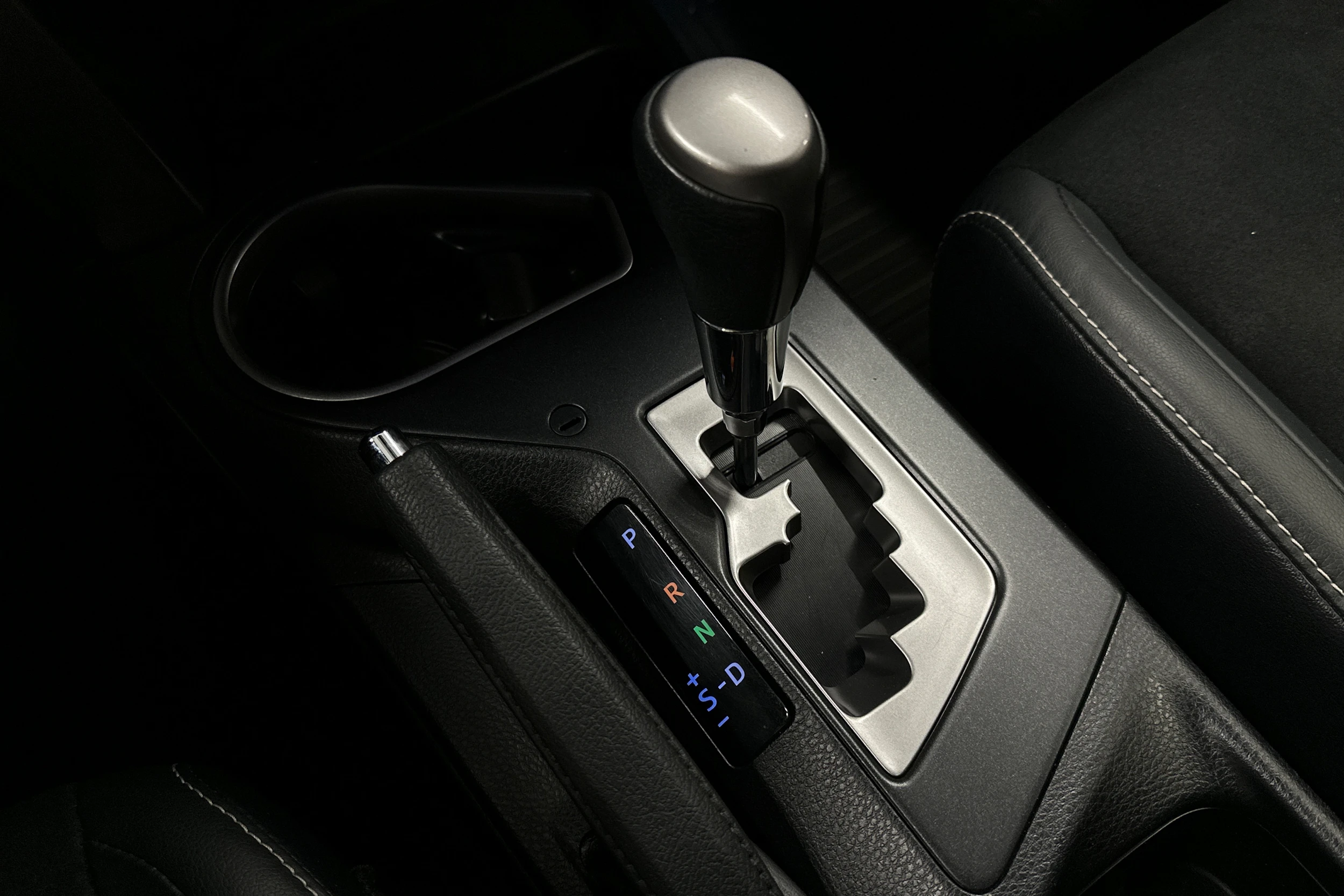 valkoinen Toyota RAV4 2018 kuva 31.