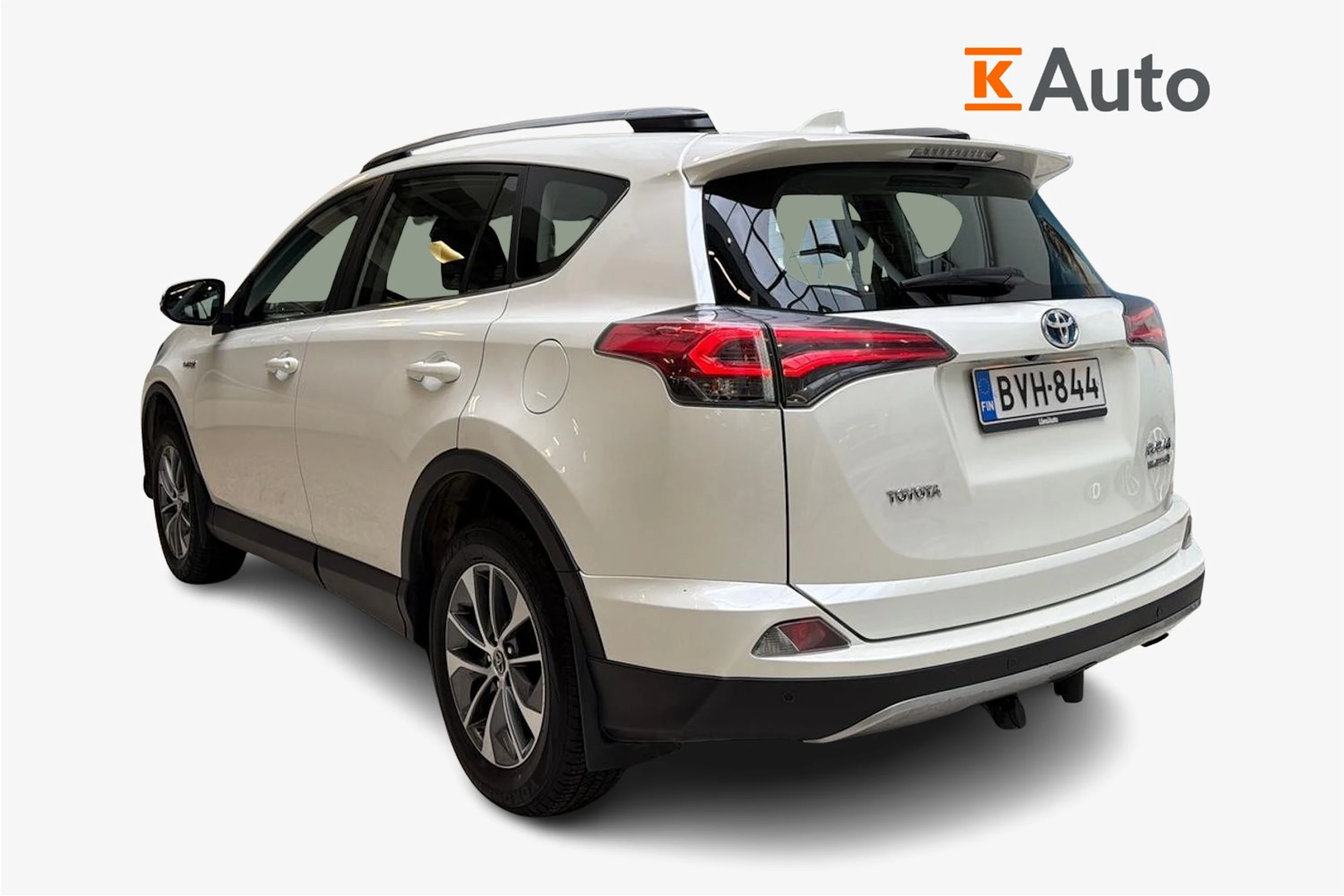 valkoinen Toyota RAV4 2018 kuva 2.
