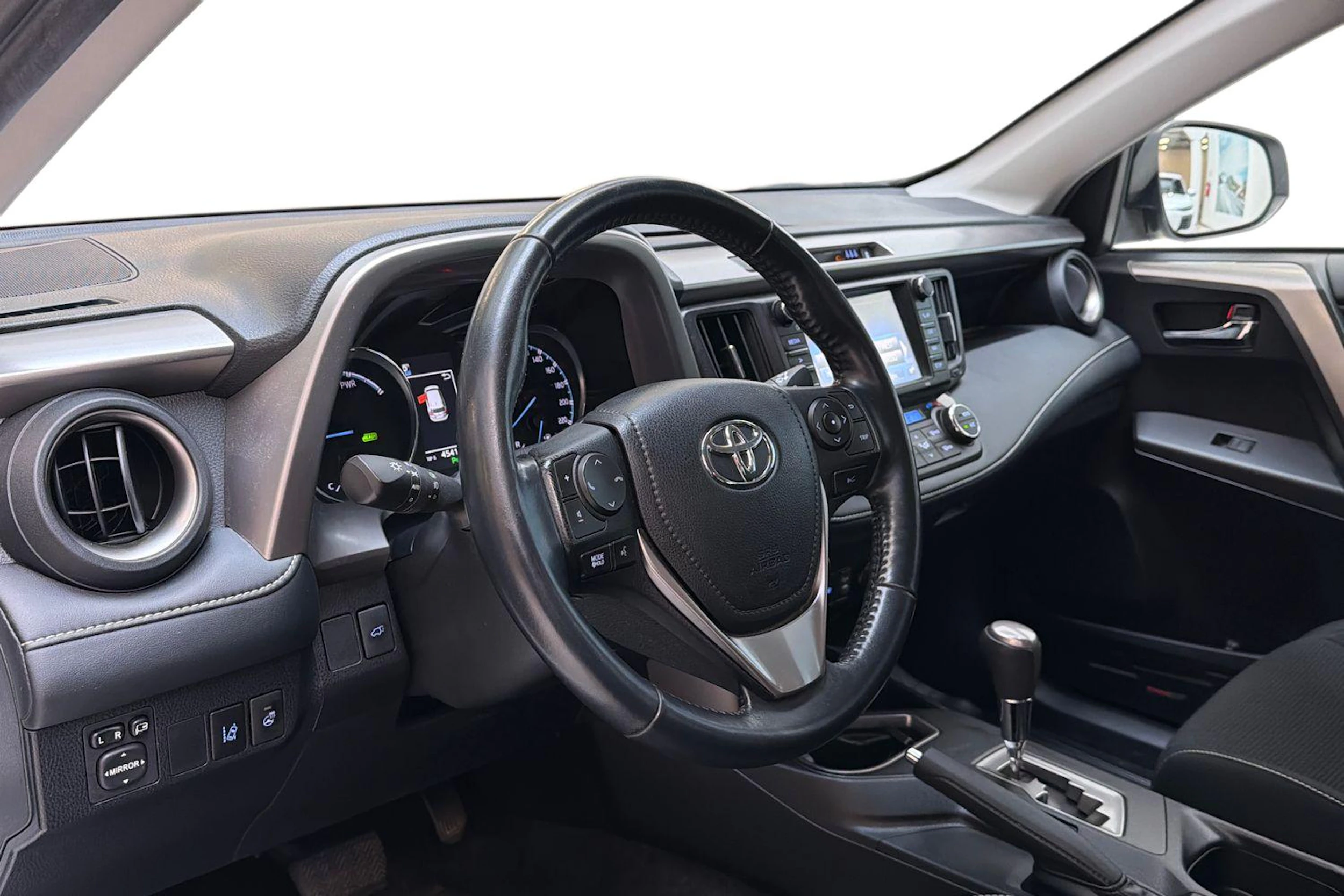 valkoinen Toyota RAV4 2018 kuva 6.