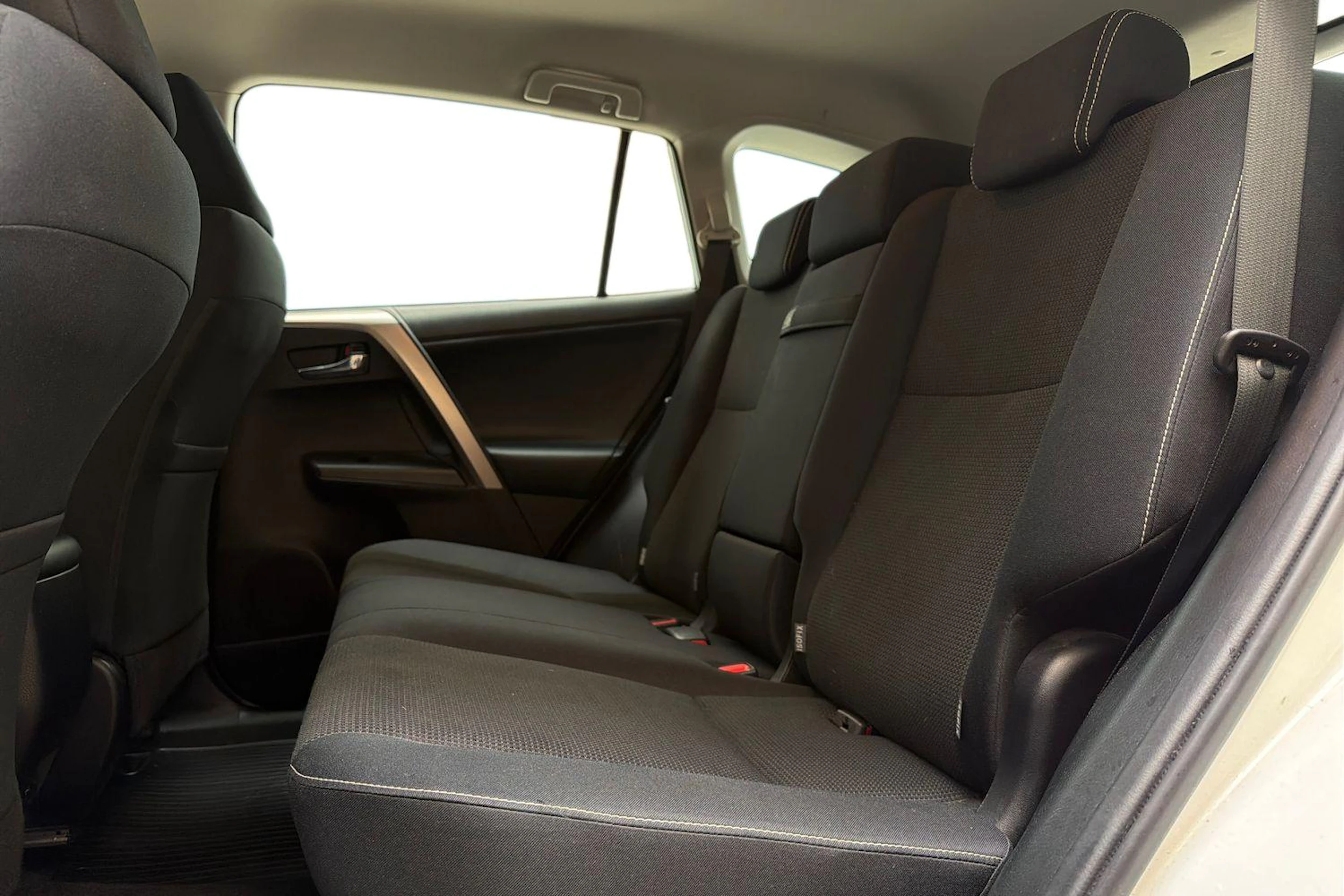 valkoinen Toyota RAV4 2018 kuva 8.