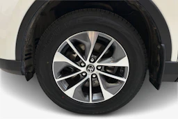 valkoinen Toyota RAV4 2018 kuva 9.