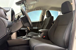 valkoinen Toyota RAV4 2018 kuva 11.