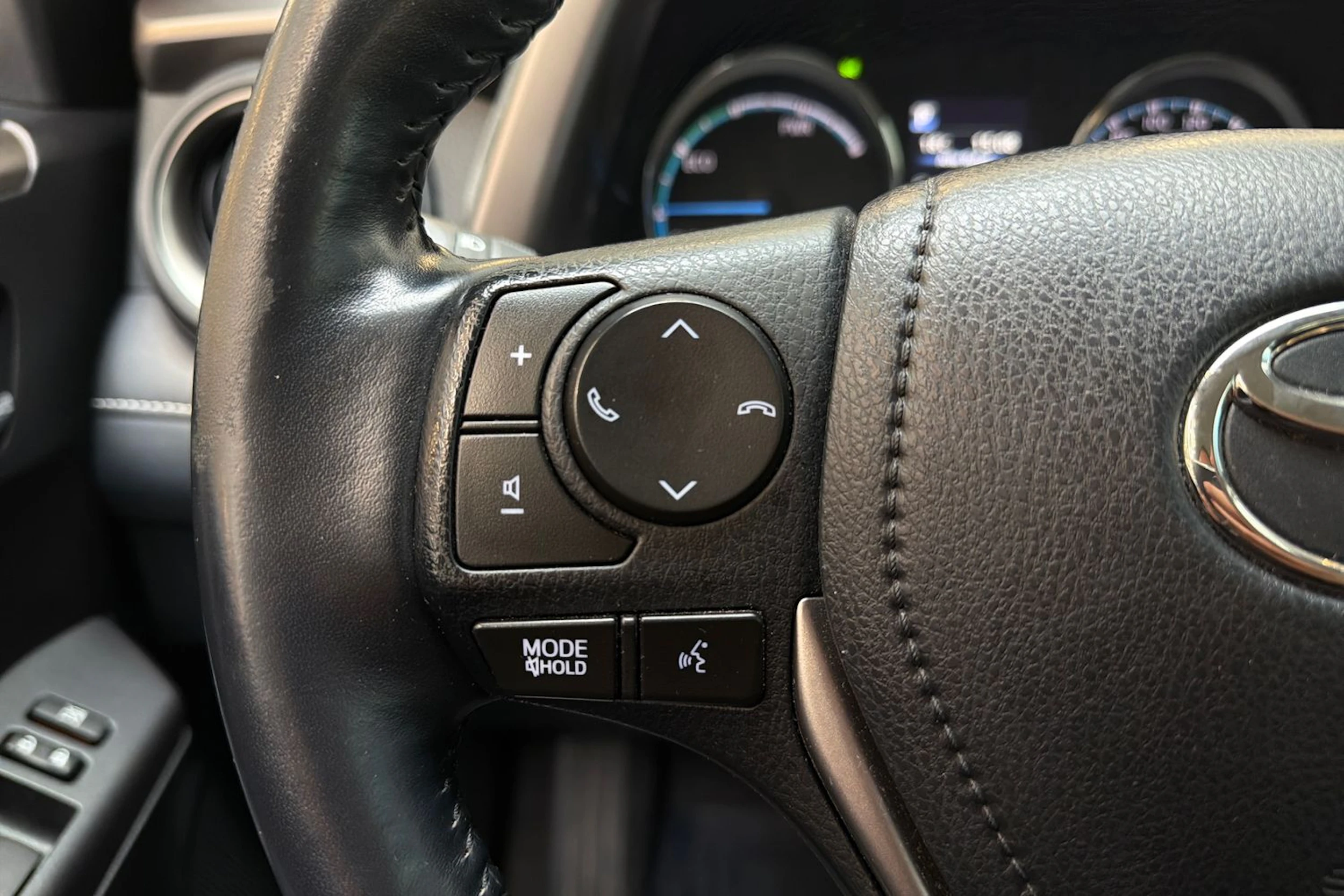 valkoinen Toyota RAV4 2018 kuva 13.