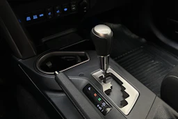 valkoinen Toyota RAV4 2018 kuva 26.