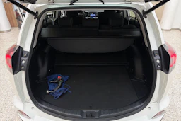 valkoinen Toyota RAV4 2018 kuva 27.