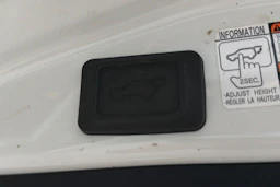 valkoinen Toyota RAV4 2018 kuva 28.