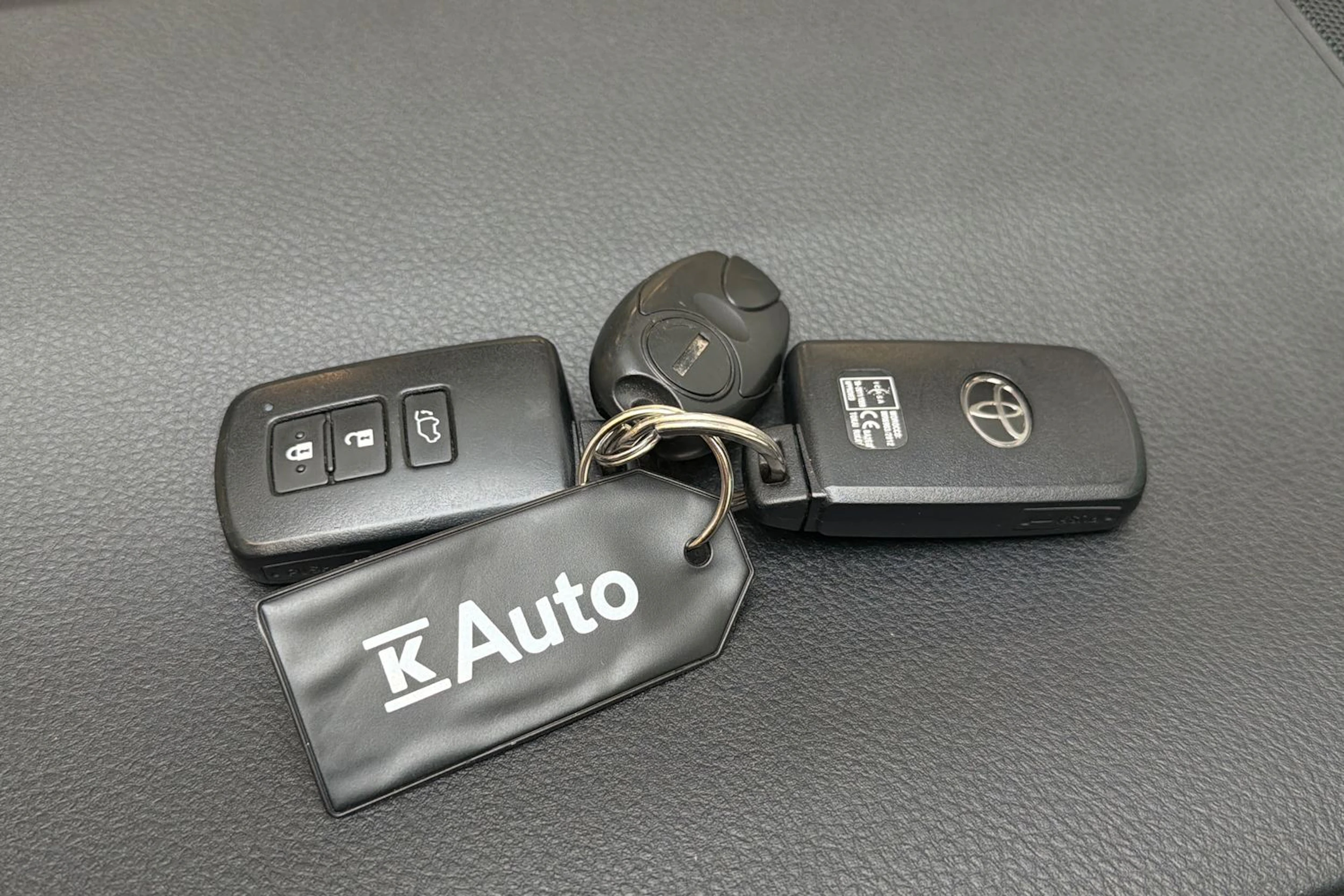 valkoinen Toyota RAV4 2018 kuva 29.