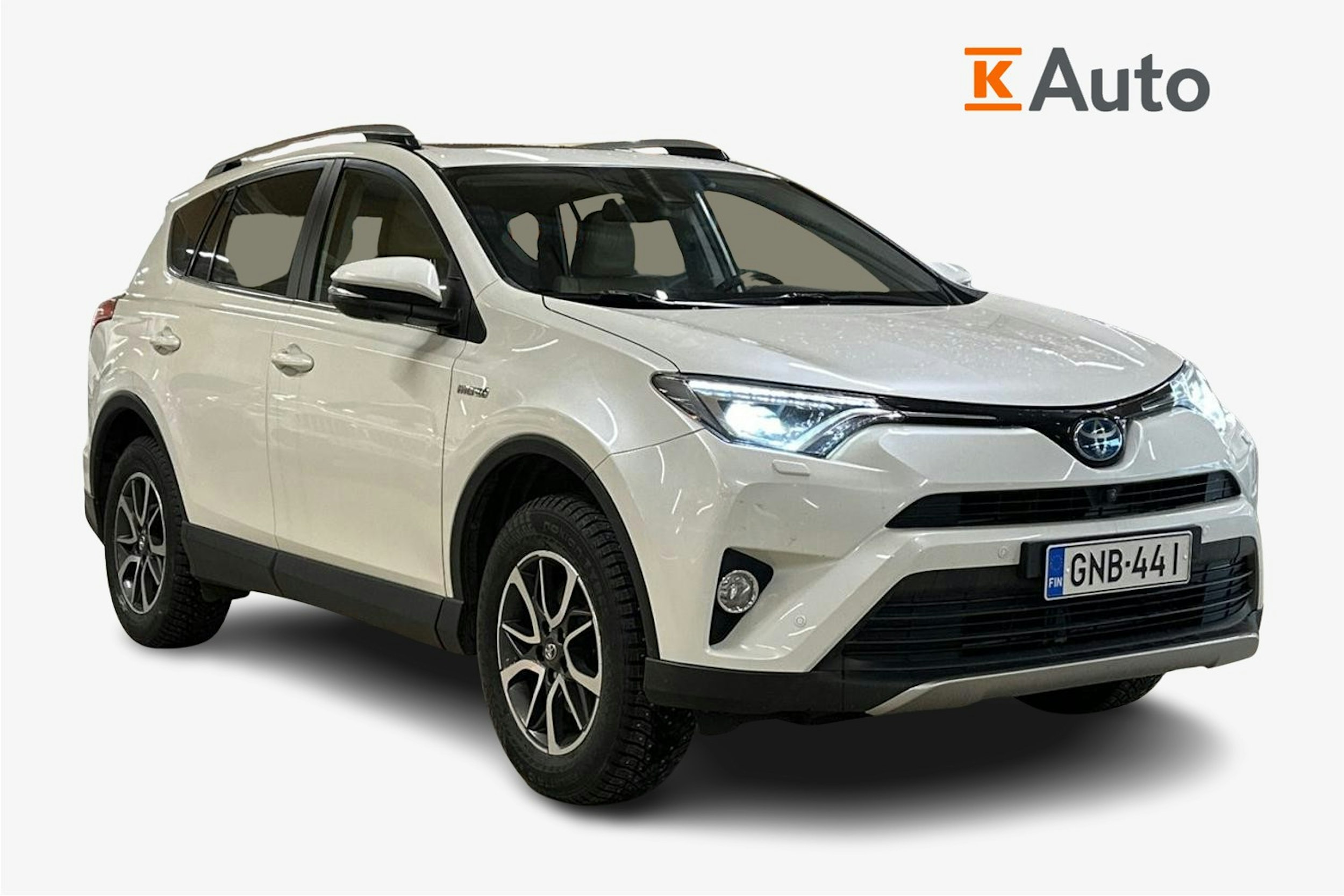 valkoinen Toyota RAV4 2018 kuva 1.