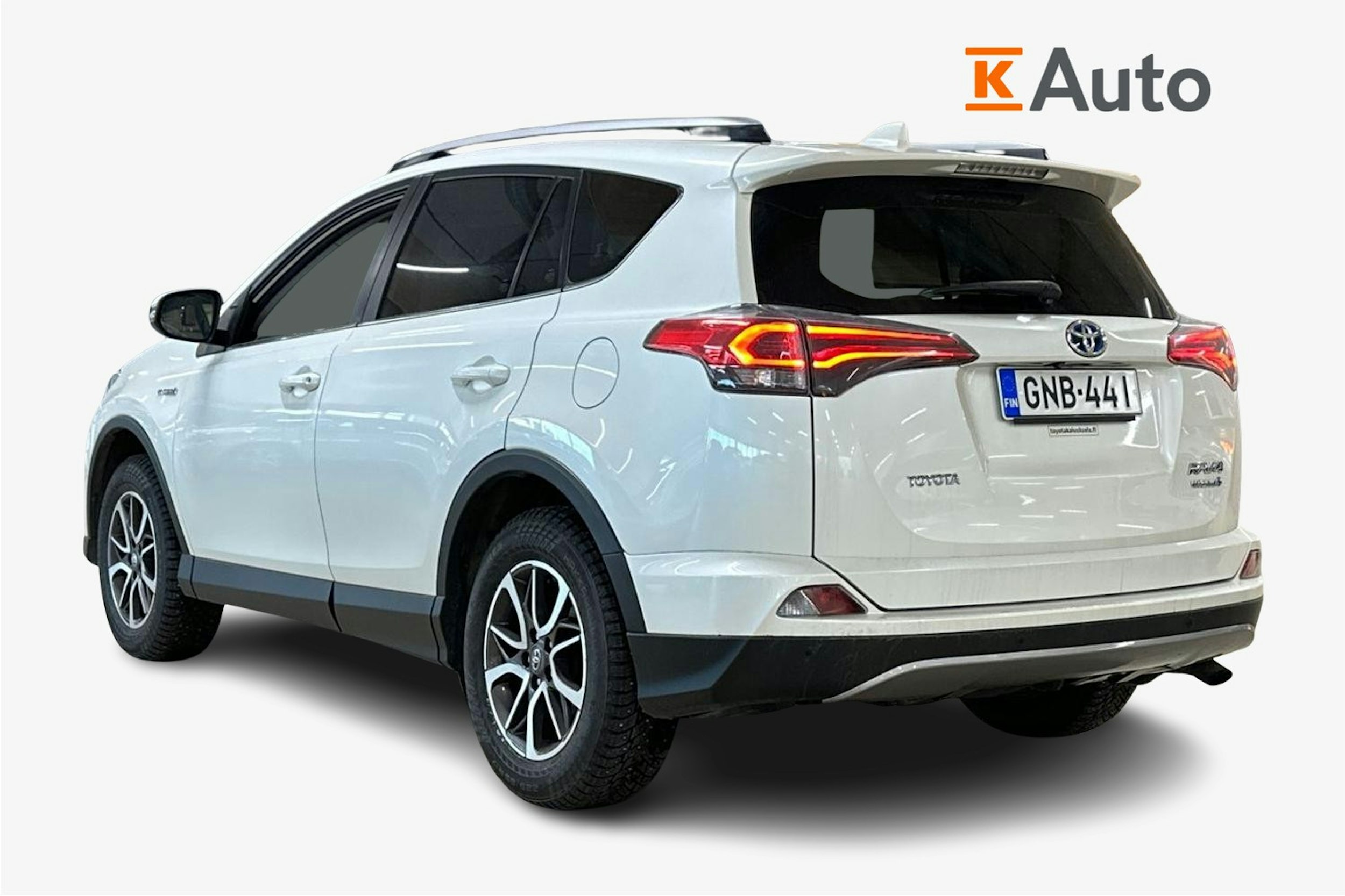 valkoinen Toyota RAV4 2018 kuva 2.