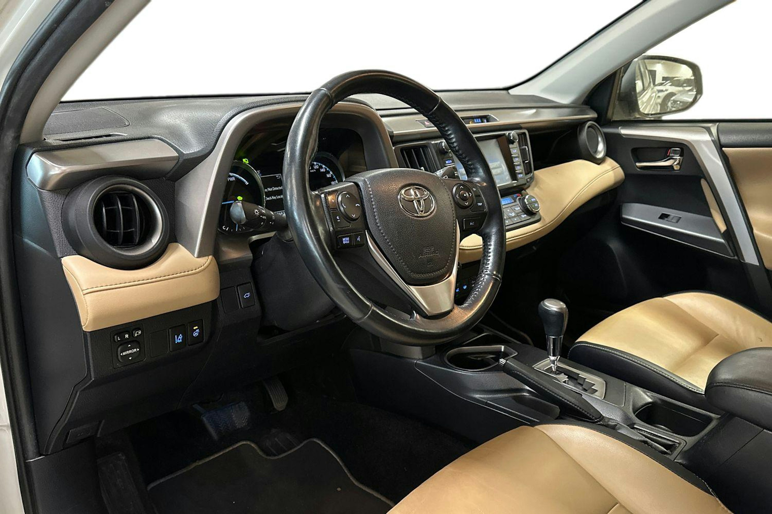 valkoinen Toyota RAV4 2018 kuva 3.