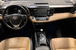 Valkoinen Toyota RAV4 2018 kuva 9.