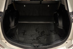 Valkoinen Toyota RAV4 2018 kuva 14.