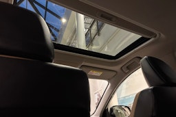 Valkoinen Toyota RAV4 2018 kuva 18.