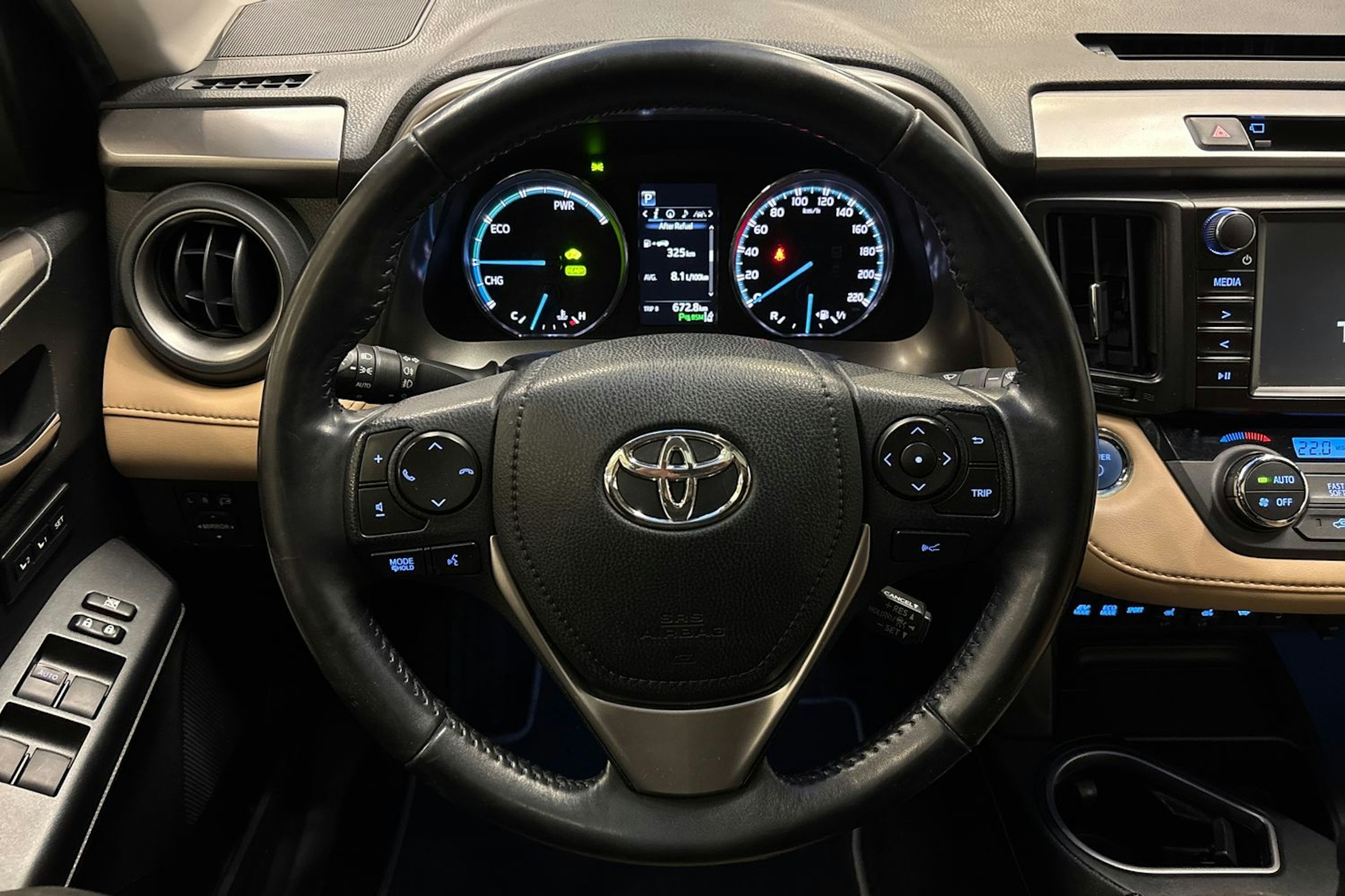 Valkoinen Toyota RAV4 2018 kuva 22.
