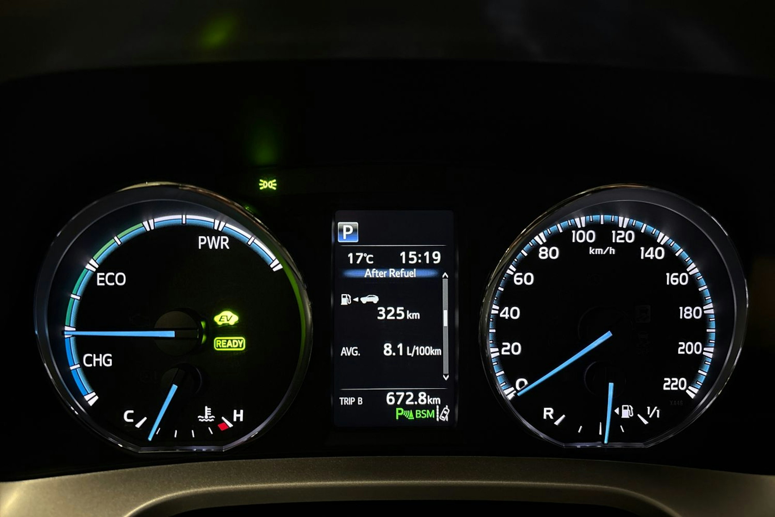 Valkoinen Toyota RAV4 2018 kuva 24.