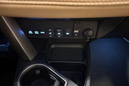 Valkoinen Toyota RAV4 2018 kuva 26.