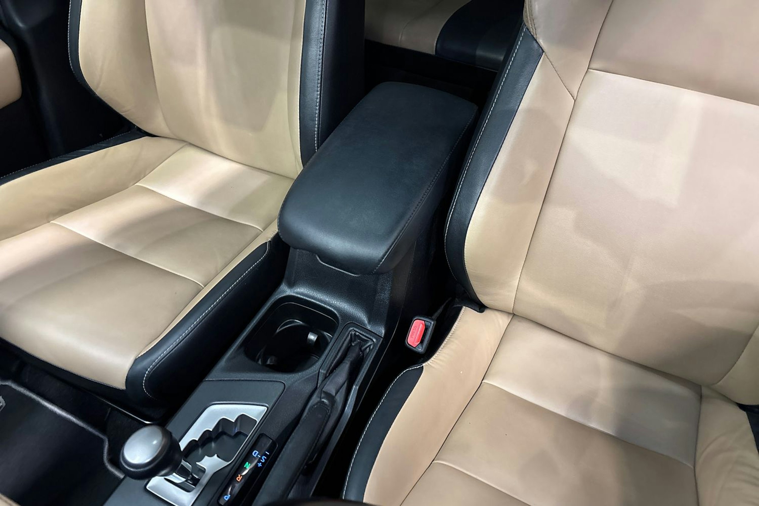 Valkoinen Toyota RAV4 2018 kuva 28.