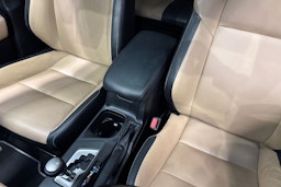 Valkoinen Toyota RAV4 2018 kuva 28.