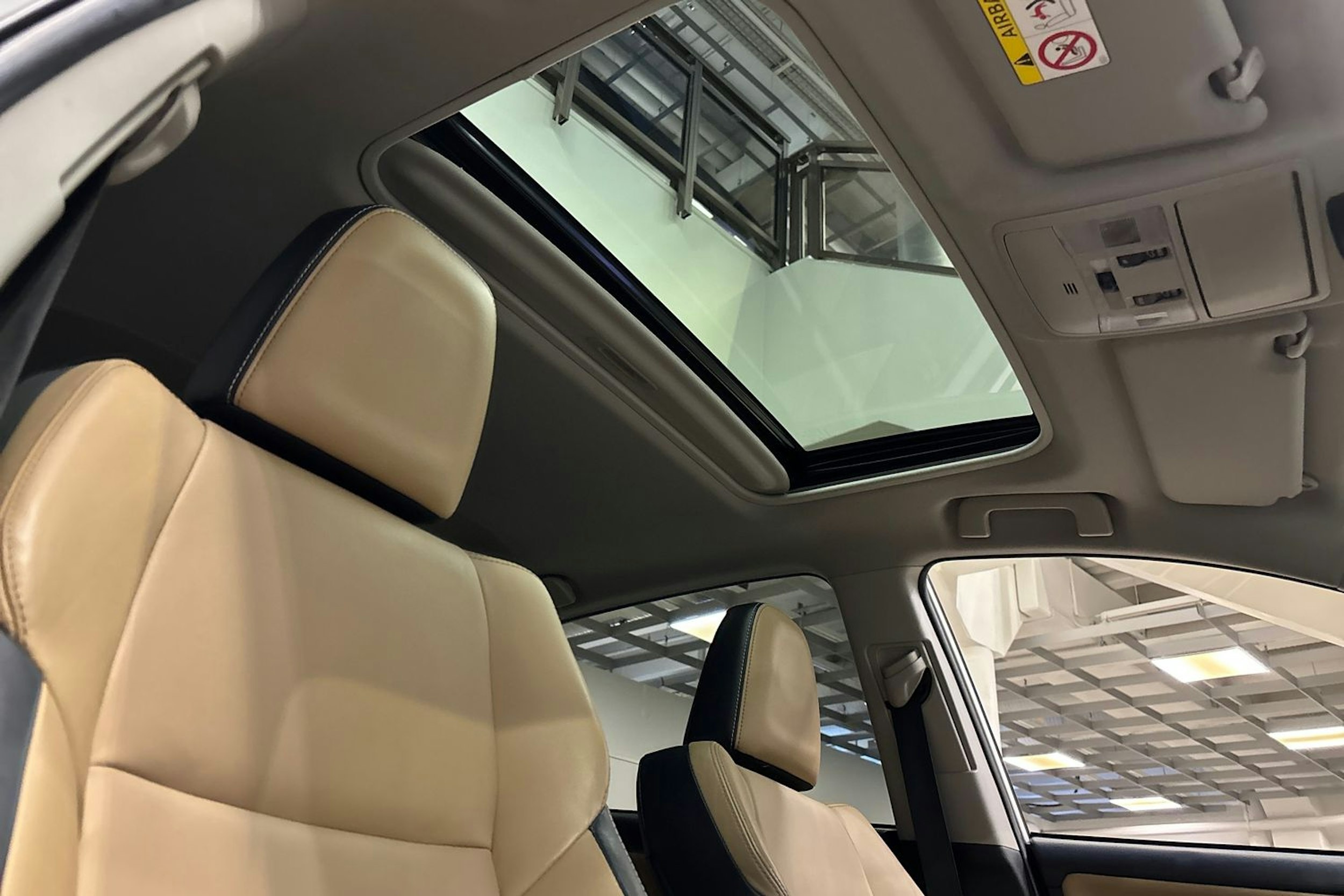 Valkoinen Toyota RAV4 2018 kuva 30.