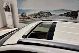 Valkoinen Toyota RAV4 2018 kuva 31.