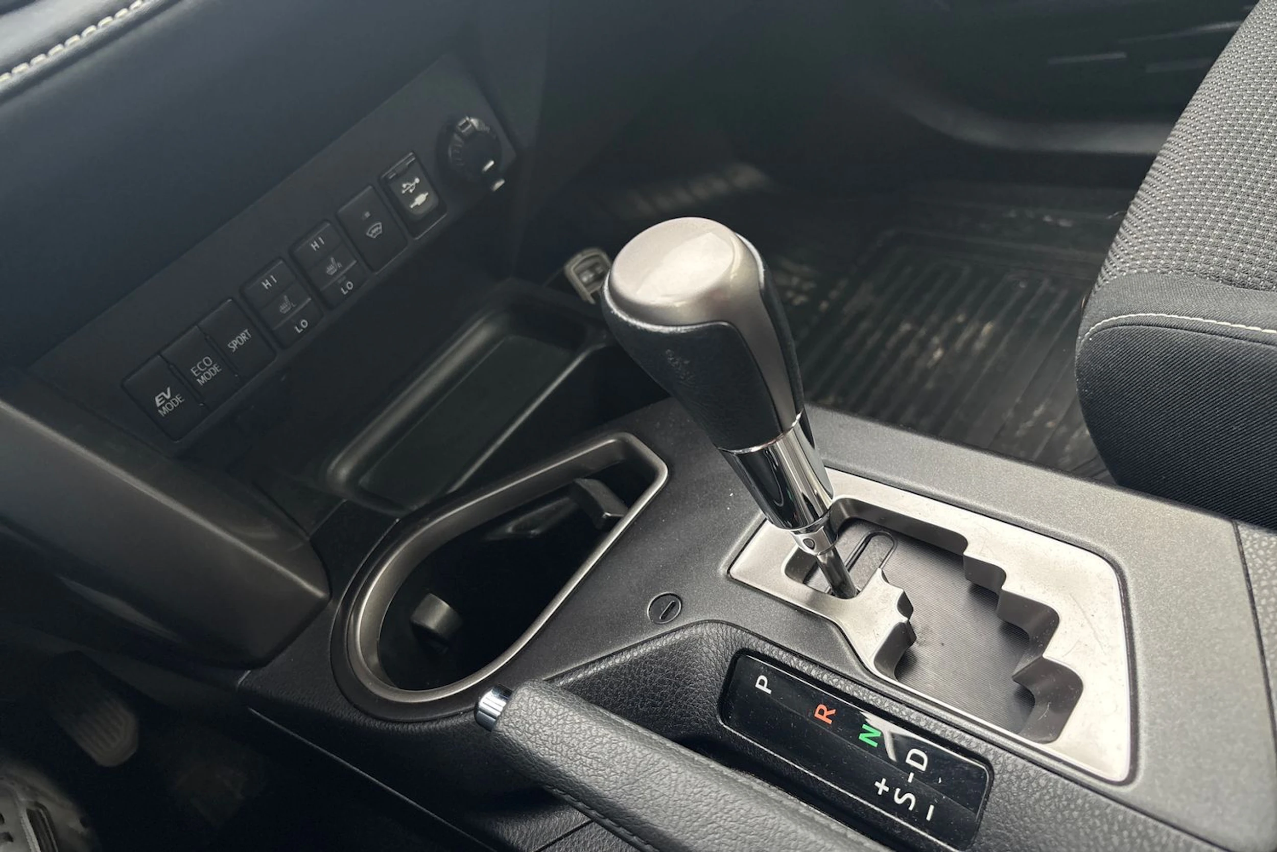 ruskea (beige) Toyota RAV4 2018 kuva 6.