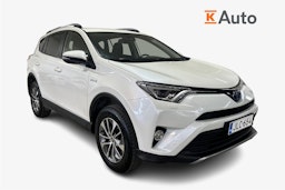 valkoinen Toyota RAV4 2018 kuva 1.