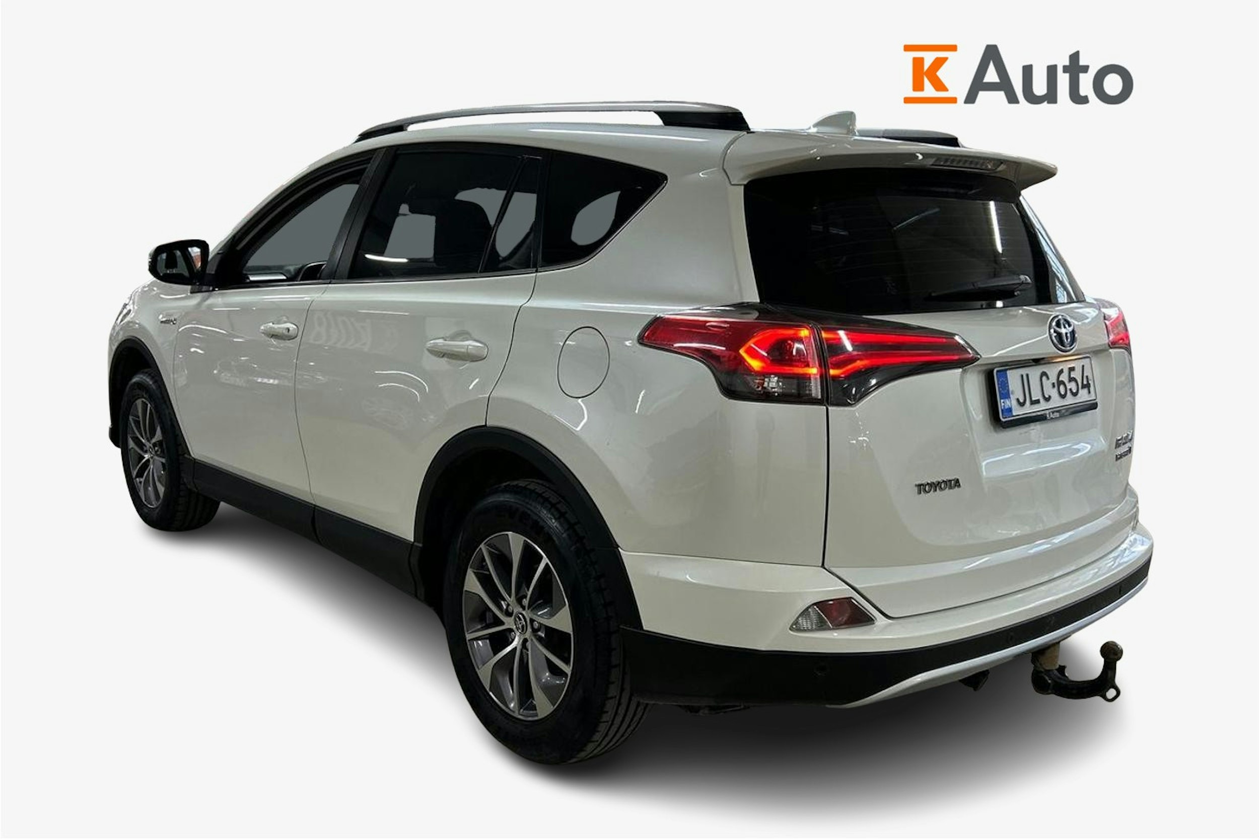 valkoinen Toyota RAV4 2018 kuva 2.