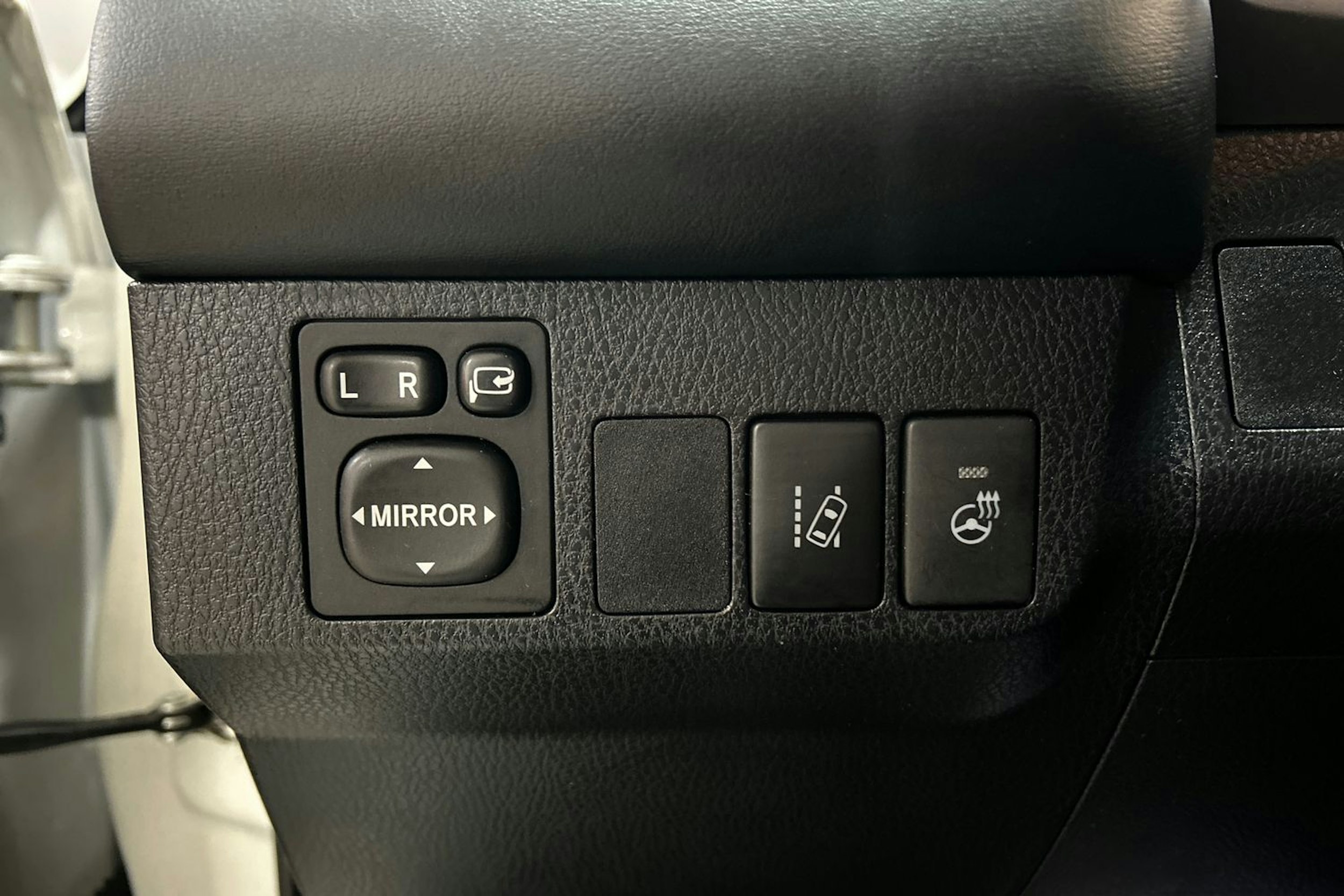 valkoinen Toyota RAV4 2018 kuva 14.