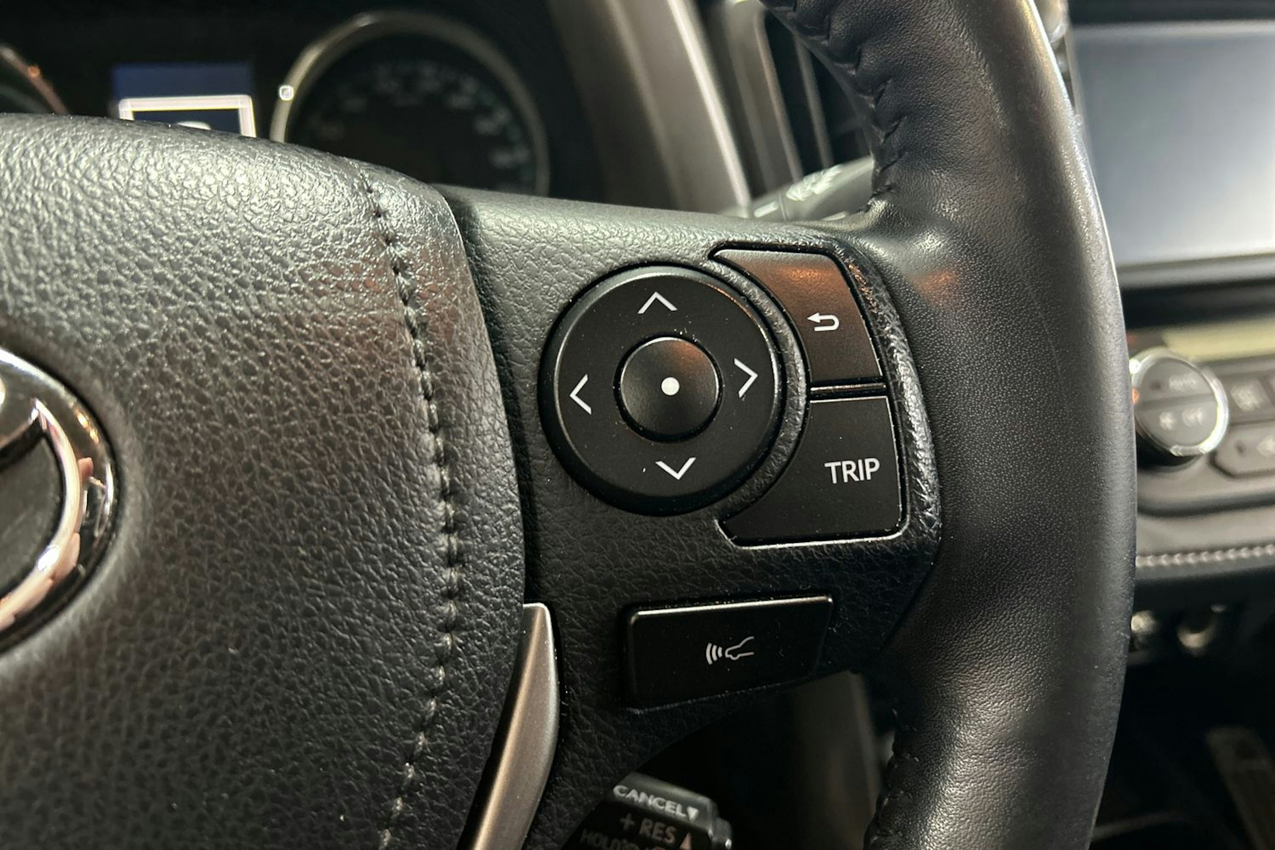 valkoinen Toyota RAV4 2018 kuva 16.