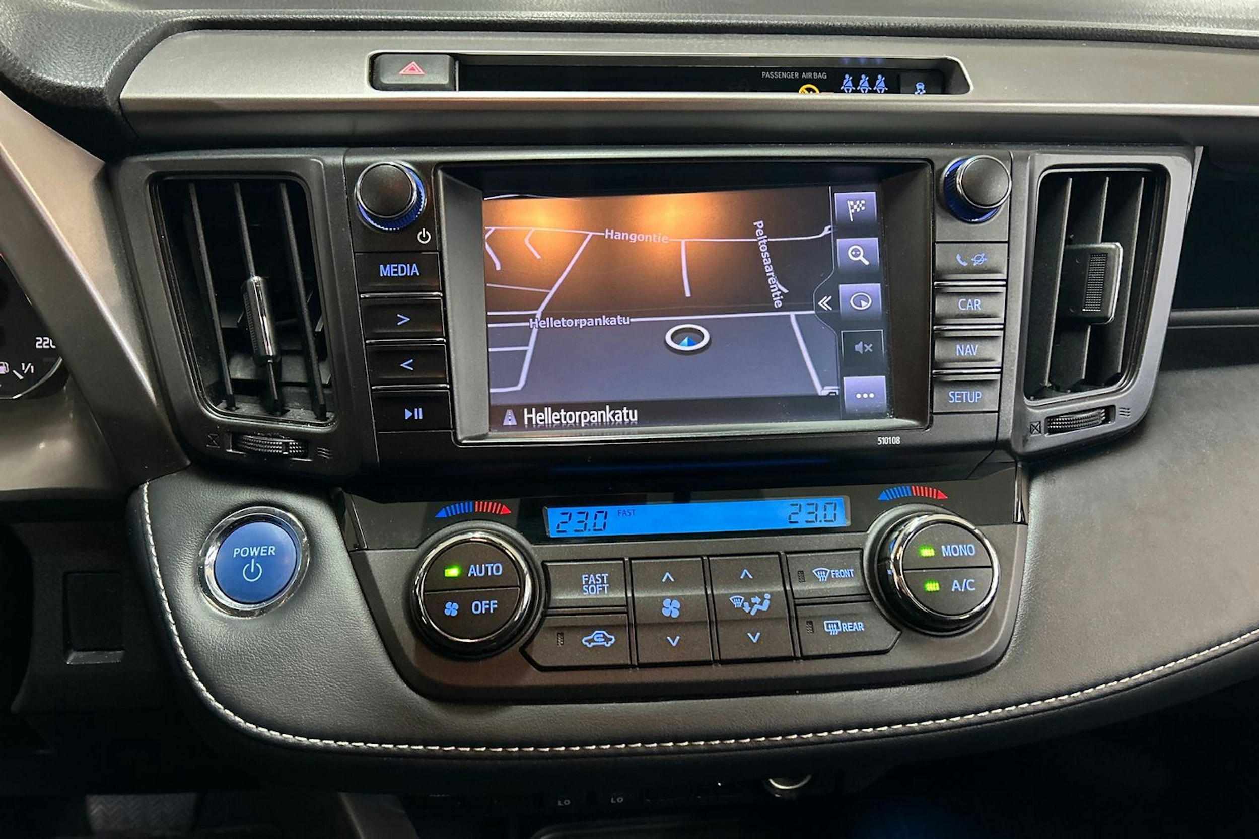 valkoinen Toyota RAV4 2018 kuva 18.