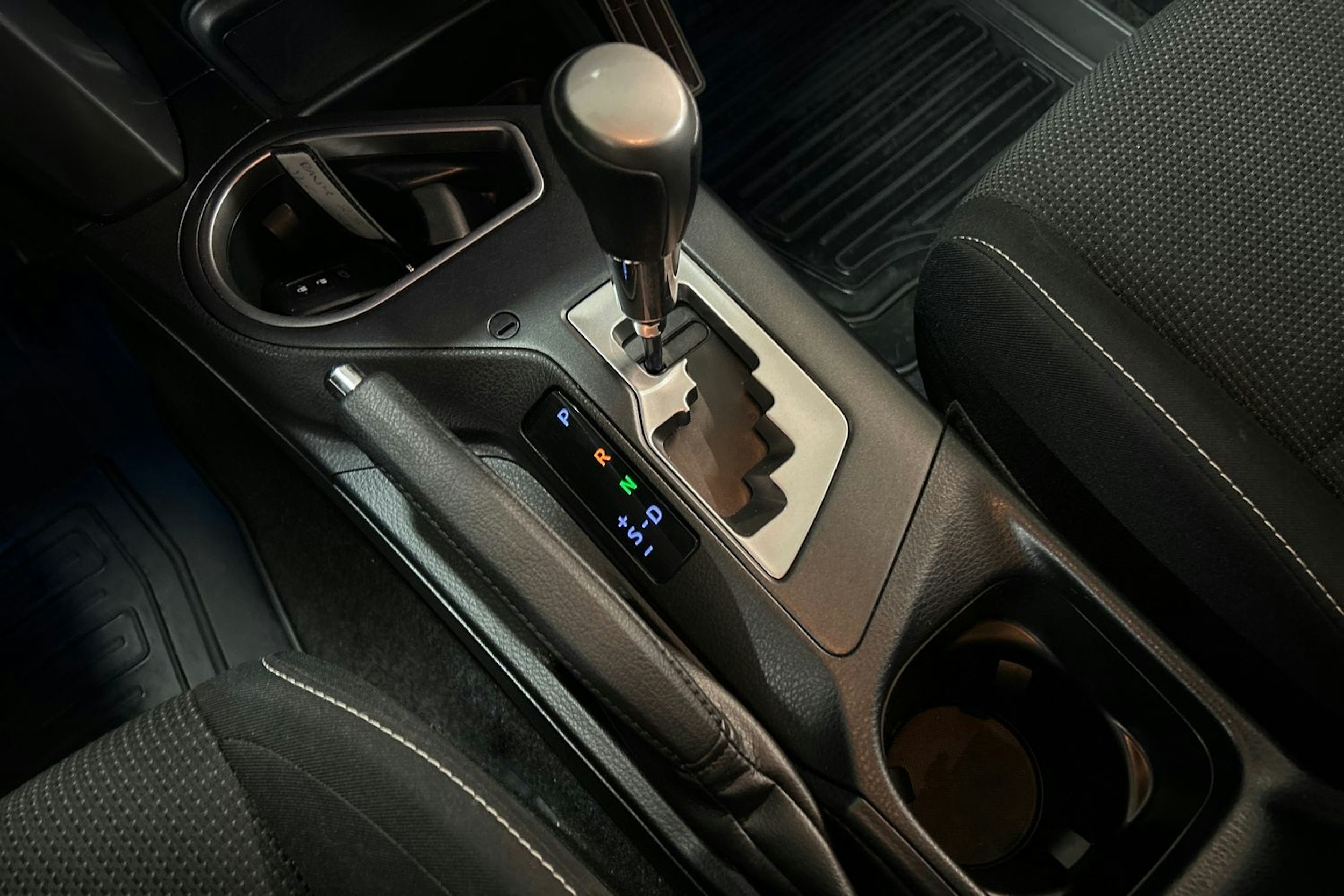 valkoinen Toyota RAV4 2018 kuva 20.